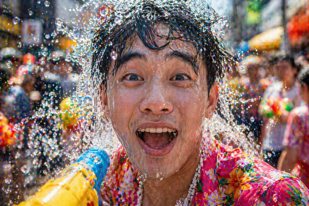 Songkran không chỉ là lễ hội té nước – đó là khoảnh khắc bạn được “refresh” cả tâm hồn.